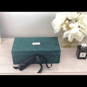 Velvet jewelry box in green. Exclusively made for GucciBeauty
